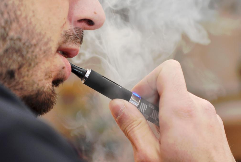 CDC调查：美10%年轻人常抽电子烟恐